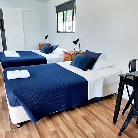 Mt Larcom Tourist Park Hotel Mount Larcom Стая снимка