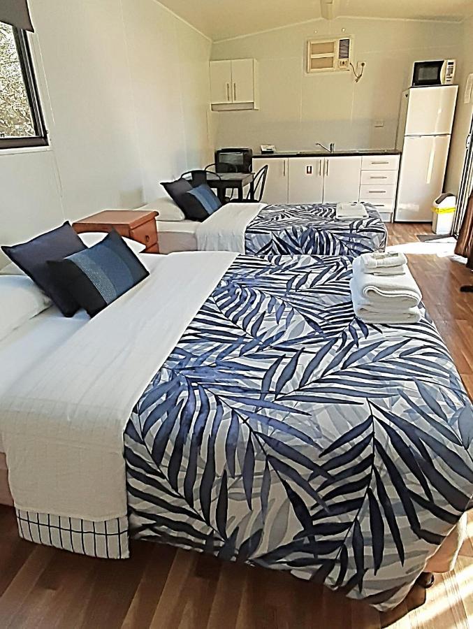 Mt Larcom Tourist Park Hotel Mount Larcom Екстериор снимка