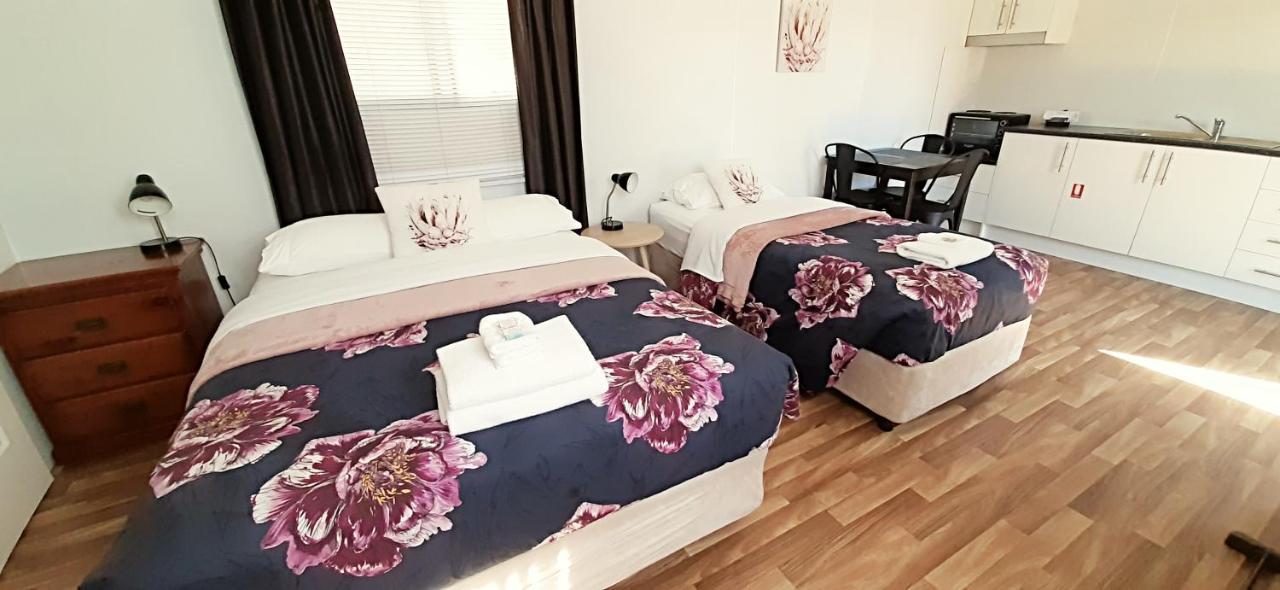 Mt Larcom Tourist Park Hotel Mount Larcom Екстериор снимка