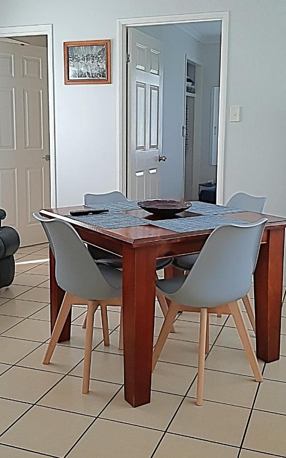 Mt Larcom Tourist Park Hotel Mount Larcom Екстериор снимка