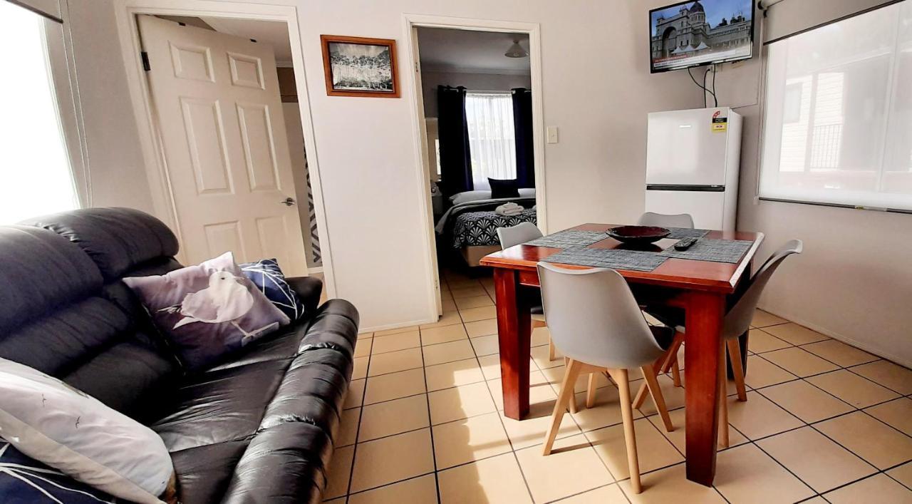 Mt Larcom Tourist Park Hotel Mount Larcom Екстериор снимка