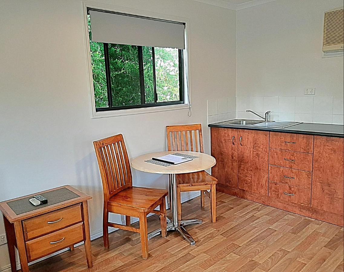 Mt Larcom Tourist Park Hotel Mount Larcom Екстериор снимка