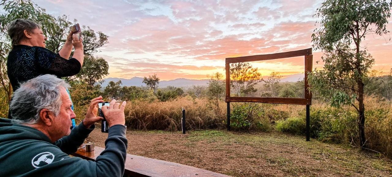 Mt Larcom Tourist Park Hotel Mount Larcom Екстериор снимка