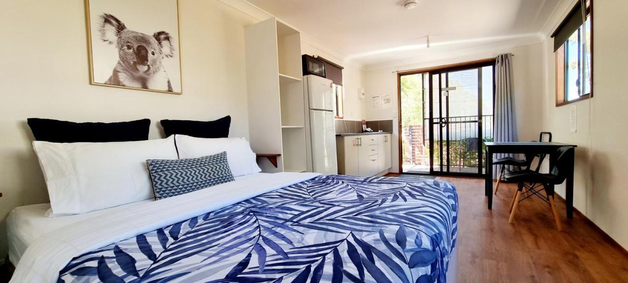 Mt Larcom Tourist Park Hotel Mount Larcom Екстериор снимка