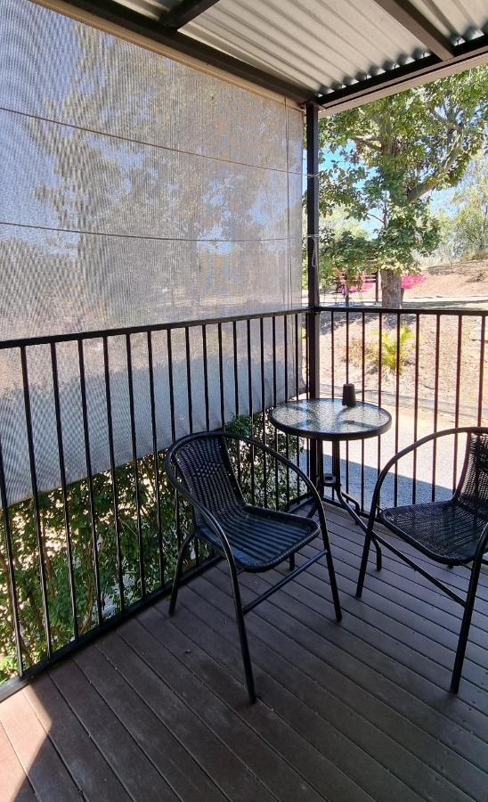 Mt Larcom Tourist Park Hotel Mount Larcom Екстериор снимка
