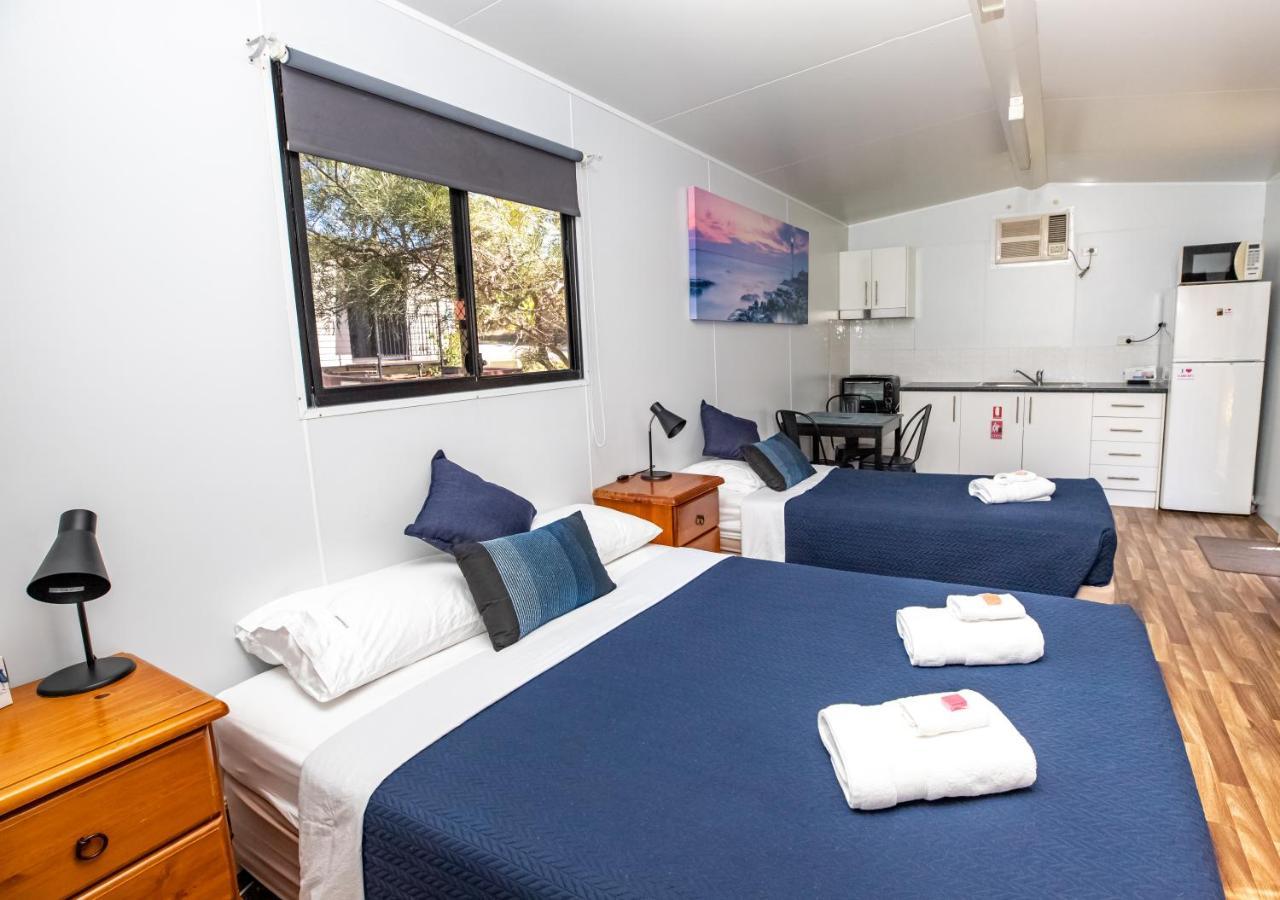 Mt Larcom Tourist Park Hotel Mount Larcom Екстериор снимка