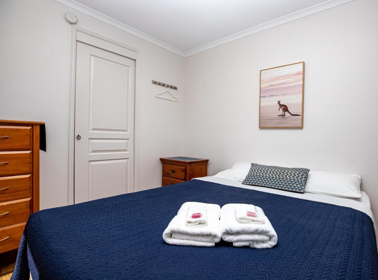 Mt Larcom Tourist Park Hotel Mount Larcom Екстериор снимка