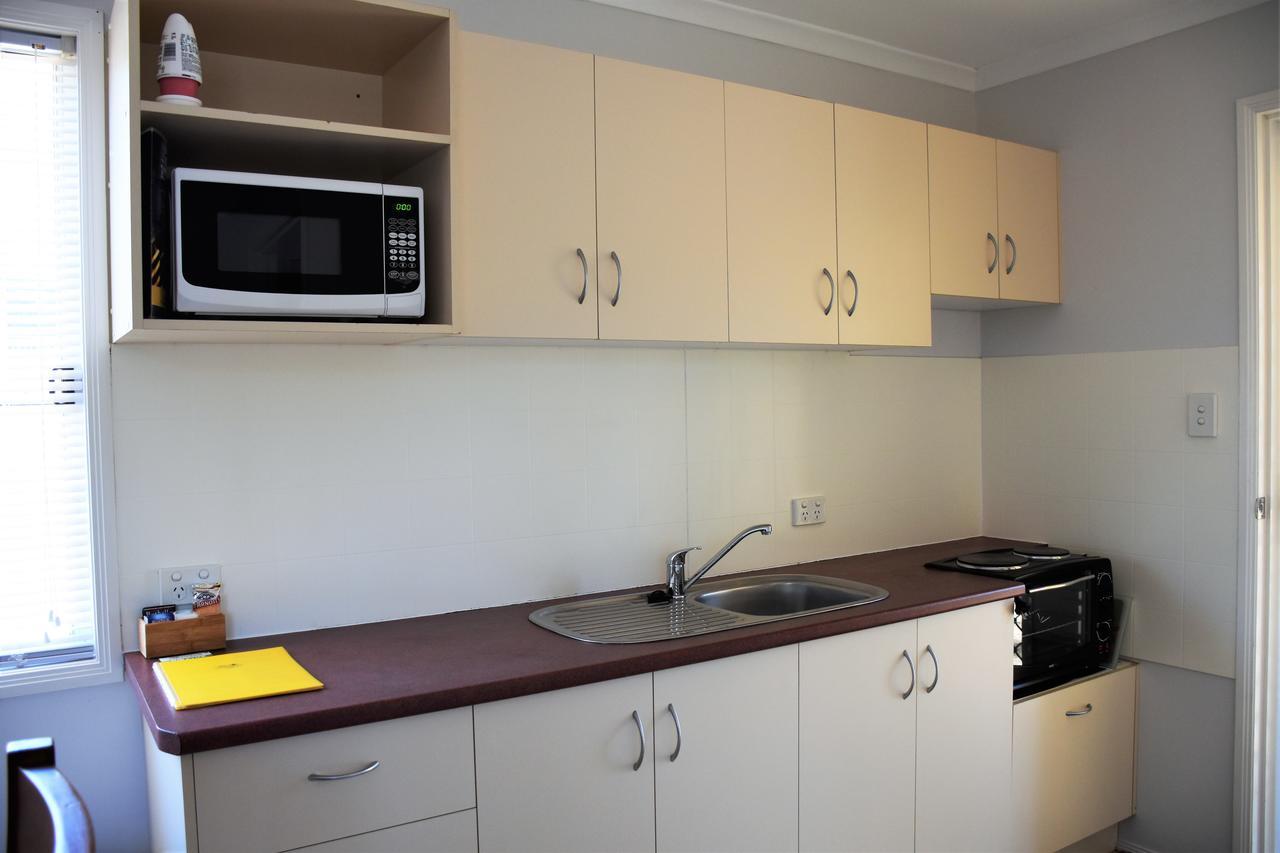 Mt Larcom Tourist Park Hotel Mount Larcom Екстериор снимка