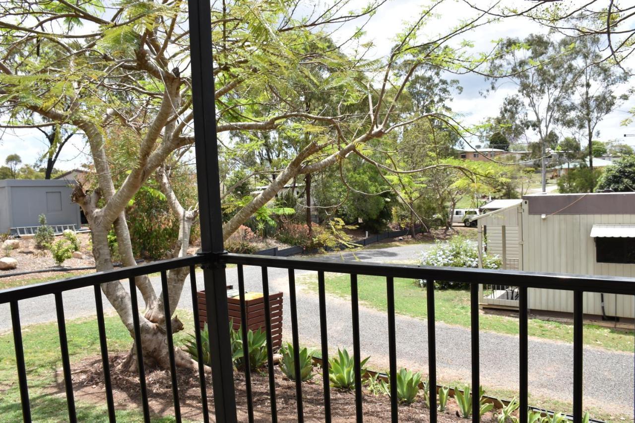 Mt Larcom Tourist Park Hotel Mount Larcom Екстериор снимка