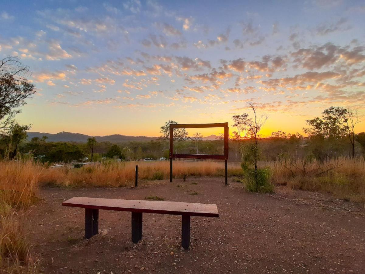 Mt Larcom Tourist Park Hotel Mount Larcom Екстериор снимка